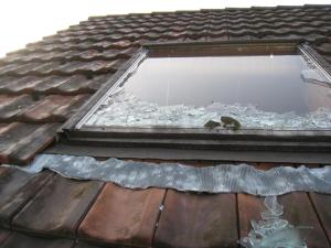 Hagelschaden bei Dachfenster