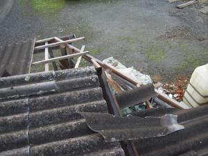 Sturmschaden Welleternitdach